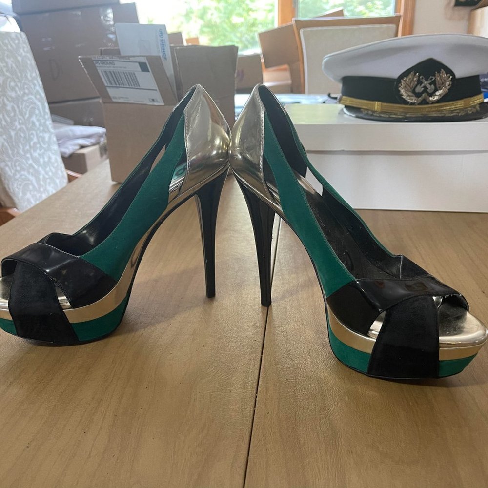 USED Silver, black & green Jessica Simpson shoes